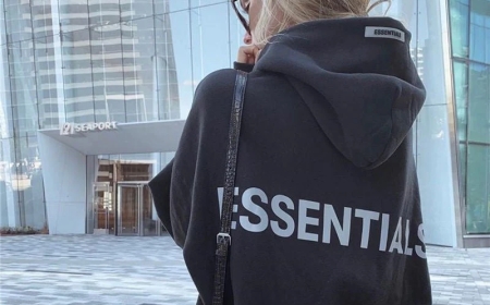 The Essential Hoodie: A Modern Staple in Streetwear and Everyday Comfort